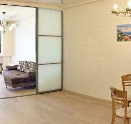 12 Viys'kovy Descent Apartment